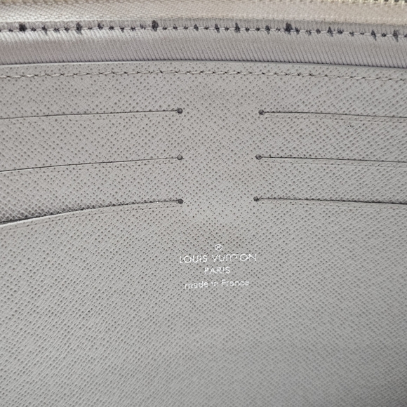 Louis Vuitton White Monogram Antarctica Zip Pouch O-Case Clutch - Picture 7 of 12